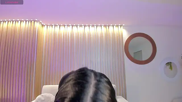 MiaLaurence online show from 04-25-26, 07:22