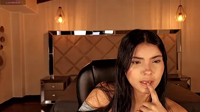 MiaLaurence online show from 06-10-26, 06:51