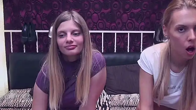 Snapshot of BlondeWitches chatting on 10-31-25, 04:46 BlondeWitches online show from 10-31-25, 04:46