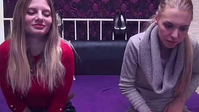 Snapshot of BlondeWitches chatting on 11-25-25, 10:04 BlondeWitches online show from 11-25-25, 10:04