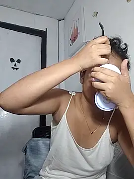 Snapshot of kiannie01 chatting on 10-13-25, 06:08 kiannie01 online show from 10-13-25, 06:08