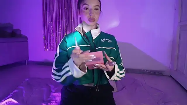Snapshot of Alina_Lee_t chatting on 10-02-25, 03:35 Alina Lee t online show from 10-02-25, 03:35