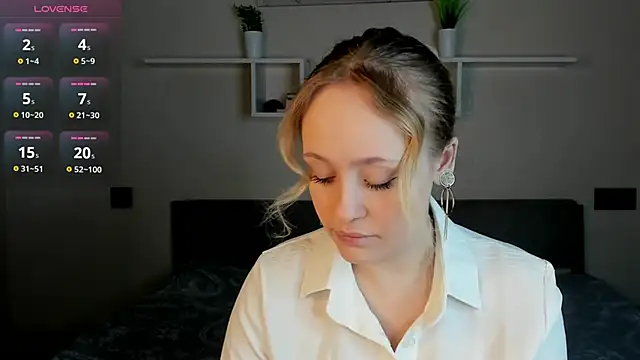 Julliakoill online show from 11-29-25, 07:33