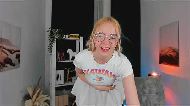 Snapshot of BellaMontgomery chatting on 09-10-25, 09:48 BellaMontgomery online show from 09-10-25, 09:48