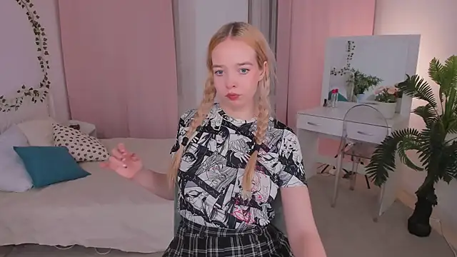 Snapshot of BellaMontgomery chatting on 10-11-25, 09:24 BellaMontgomery online show from 10-11-25, 09:24