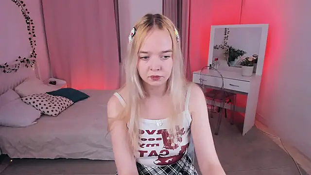 Snapshot of BellaMontgomery chatting on 10-13-25, 09:48 BellaMontgomery online show from 10-13-25, 09:48