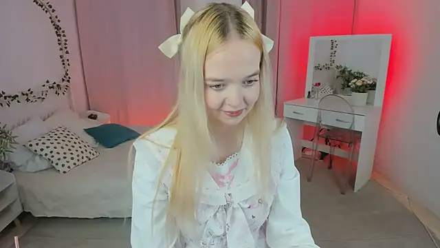 Snapshot of BellaMontgomery chatting on 10-15-25, 09:59 BellaMontgomery online show from 10-15-25, 09:59