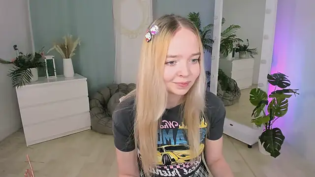 Snapshot of BellaMontgomery chatting on 12-03-25, 10:52 BellaMontgomery online show from 12-03-25, 10:52