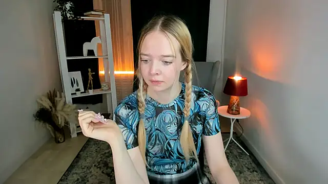 Snapshot of BellaMontgomery chatting on 12-14-25, 10:25 BellaMontgomery online show from 12-14-25, 10:25