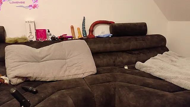 Snapshot of Melly4You chatting on 09-22-25, 07:16 Melly4You online show from 09-22-25, 07:16