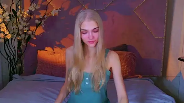 4example Chloe online show from 10-14-25, 10:38