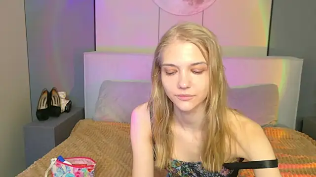 4example Chloe online show from 04-14-26, 05:46