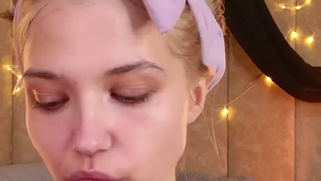 4example Chloe online show from 04-17-26, 05:21