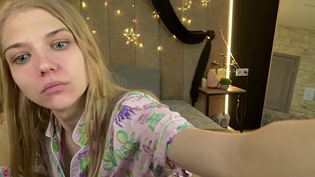 4example Chloe online show from 04-20-26, 05:21