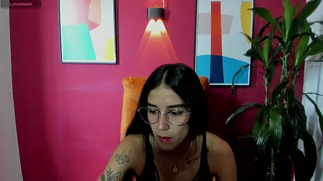 Snapshot of DanielaMonroe chatting on 10-10-25, 05:45 DanielaMonroe online show from 10-10-25, 05:45
