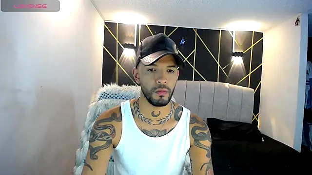 Snapshot of LickMyInk chatting on 10-18-25, 03:20 LickMyInk online show from 10-18-25, 03:20