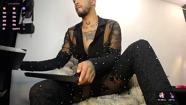 Snapshot of LickMyInk chatting on 10-19-25, 04:13 LickMyInk online show from 10-19-25, 04:13