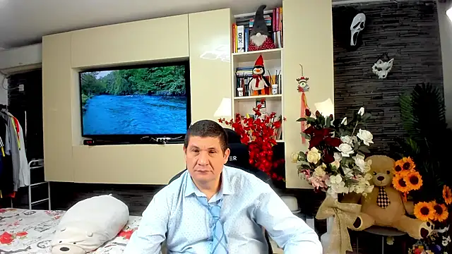 Snapshot of SpartacusDaddy48 chatting on 06-08-26, 01:28 SpartacusDaddy48 online show from 06-08-26, 01:28