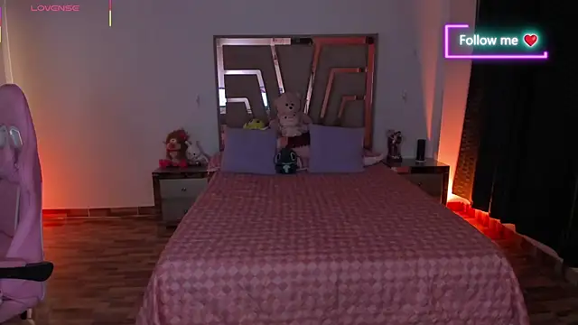 lunaarose online show from 04-20-26, 04:37