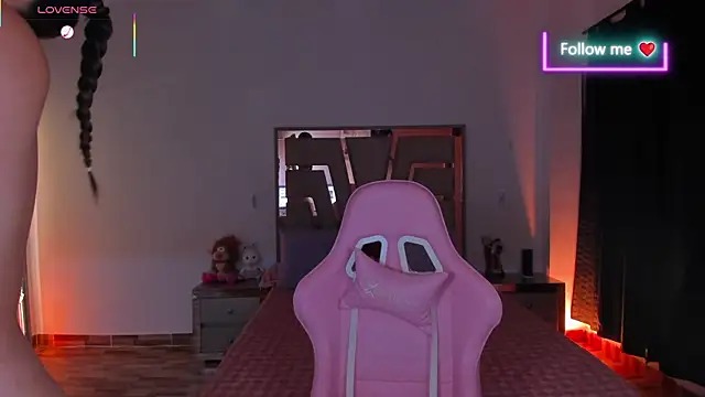 lunaarose online show from 04-22-26, 03:09