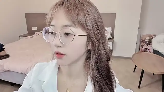 nini a online show from 11-11-25, 09:42