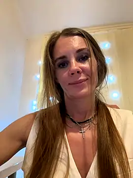 LucieMack online show from 09-11-25, 06:08