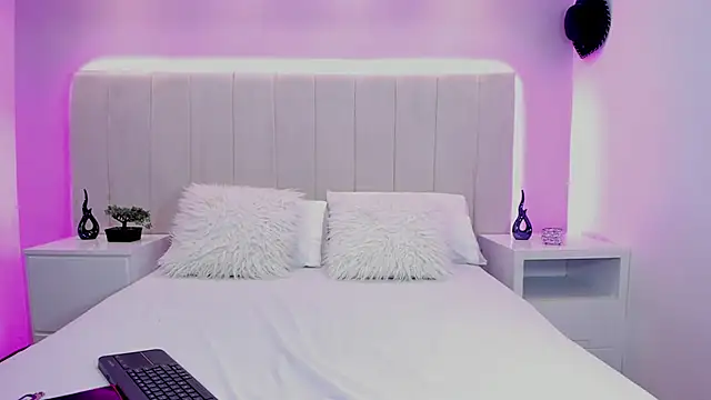 miah skinny online show from 10-01-25, 08:04