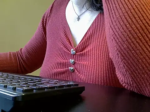 ITALIANASISIXX online show from 10-30-25, 08:05