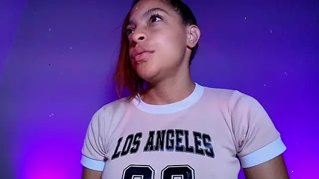 Snapshot of m_rosee chatting on 11-27-25, 12:18 m rosee online show from 11-27-25, 12:18