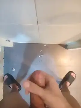 Snapshot of Edibrage chatting on 12-15-25, 01:32 Edibrage online show from 12-15-25, 01:32