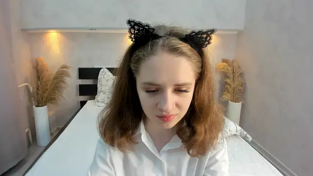 Camilla Kelly online show from 10-12-25, 01:15