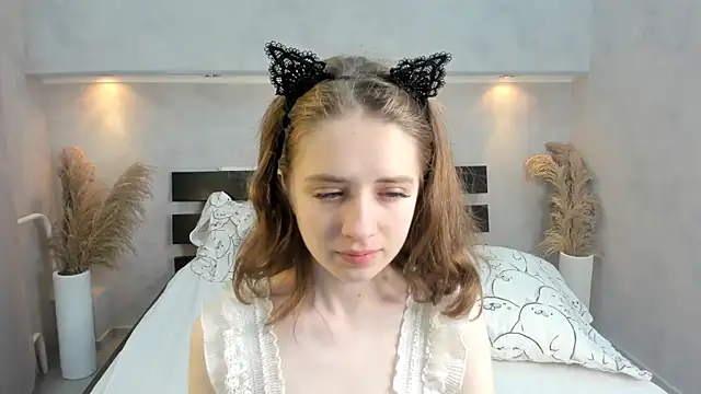 Camilla Kelly online show from 10-15-25, 01:06