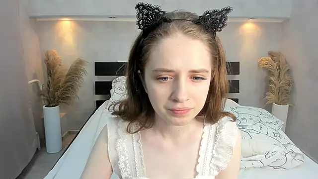 Camilla Kelly online show from 10-16-25, 01:06