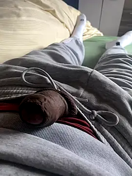 Snapshot of andrey1887 chatting on 10-28-25, 01:03 andrey1887 online show from 10-28-25, 01:03