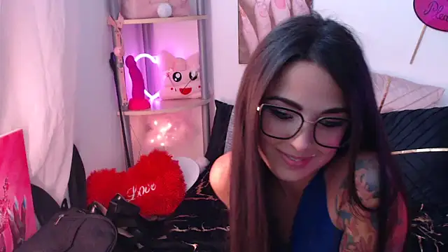 Snapshot of Tyna_Veliksa chatting on 10-21-25, 12:50 Tyna Veliksa online show from 10-21-25, 12:50