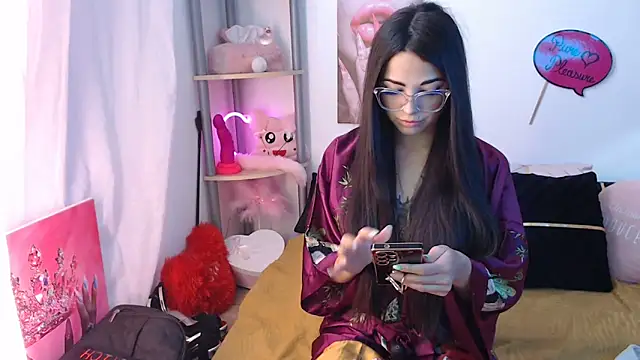 Snapshot of Tyna_Veliksa chatting on 10-28-25, 09:46 Tyna Veliksa online show from 10-28-25, 09:46