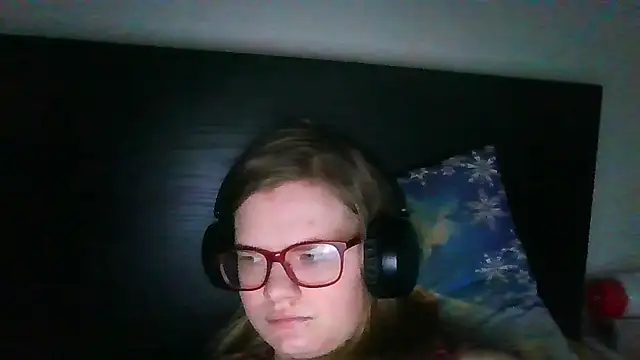 Snapshot of Moonolighta chatting on 11-02-25, 07:22 Moonolighta online show from 11-02-25, 07:22