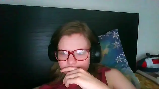 Snapshot of Moonolighta chatting on 11-04-25, 10:36 Moonolighta online show from 11-04-25, 10:36