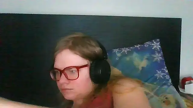 Snapshot of Moonolighta chatting on 11-06-25, 09:21 Moonolighta online show from 11-06-25, 09:21