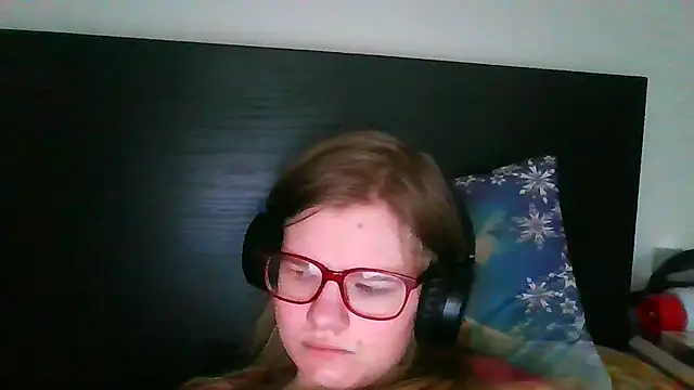 Snapshot of Moonolighta chatting on 11-09-25, 08:34 Moonolighta online show from 11-09-25, 08:34