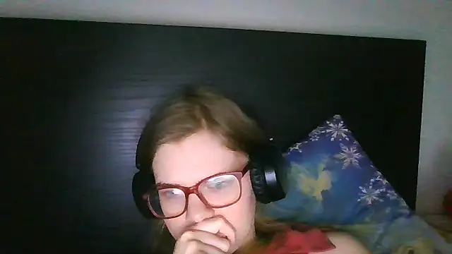 Snapshot of Moonolighta chatting on 12-03-25, 12:25 Moonolighta online show from 12-03-25, 12:25