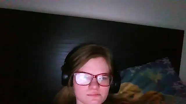 Snapshot of Moonolighta chatting on 12-04-25, 12:47 Moonolighta online show from 12-04-25, 12:47