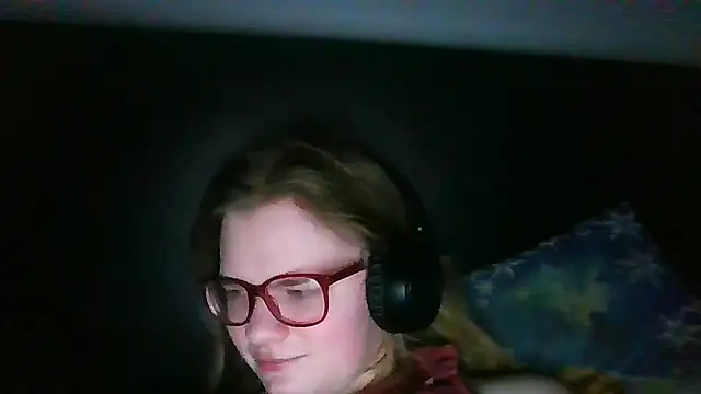 Snapshot of Moonolighta chatting on 01-12-26, 02:55 Moonolighta online show from 01-12-26, 02:55