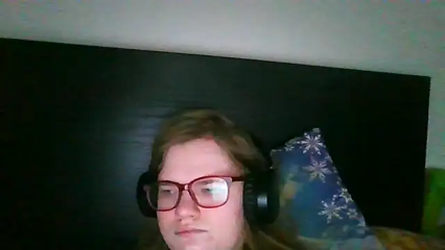 Snapshot of Moonolighta chatting on 02-10-26, 11:14 Moonolighta online show from 02-10-26, 11:14