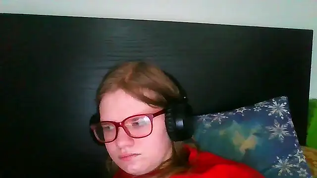 Snapshot of Moonolighta chatting on 02-14-26, 10:01 Moonolighta online show from 02-14-26, 10:01