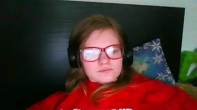 Snapshot of Moonolighta chatting on 02-15-26, 08:46 Moonolighta online show from 02-15-26, 08:46