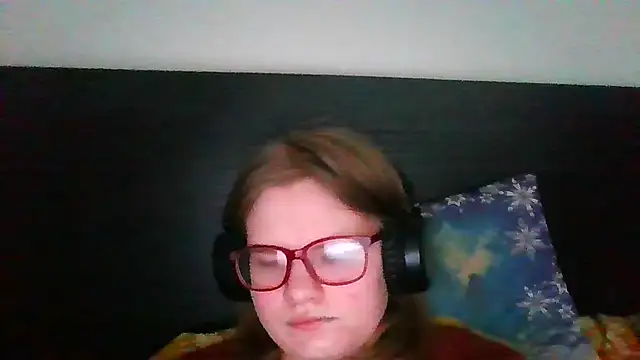 Snapshot of Moonolighta chatting on 03-17-26, 08:39 Moonolighta online show from 03-17-26, 08:39