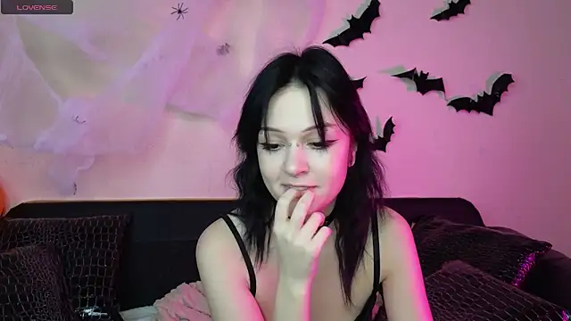 mimi purrs online show from 10-28-25, 04:49