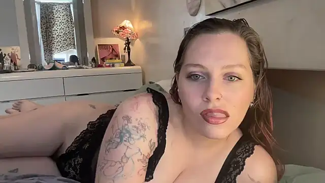 Snapshot of strawberrylemonadexoxo chatting on 10-29-25, 07:04 strawberrylemonadexoxo online show from 10-29-25, 07:04