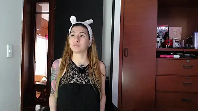 karlamoon23 online show from 09-24-25, 08:56